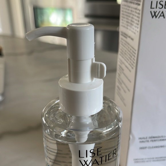 Lise Watier Cleansing Oil - Picture 9 of 10